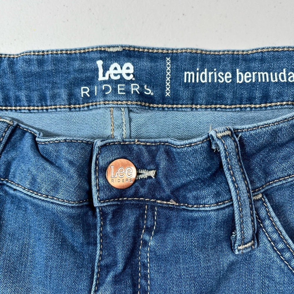 Lee Ryder Women’s Classic midrise Blue Jean Shorts, size 16M - Picture 5 of 13